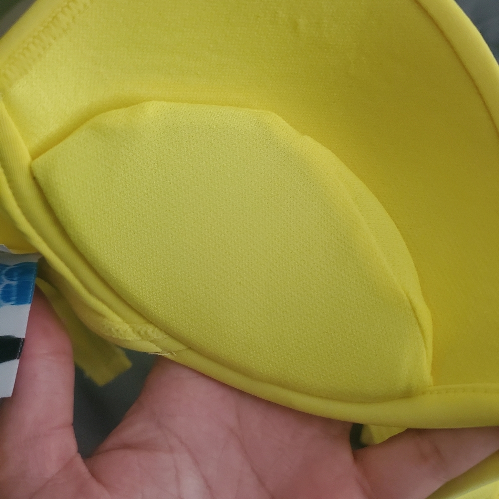 Yellow bikini - Picture 7 of 7